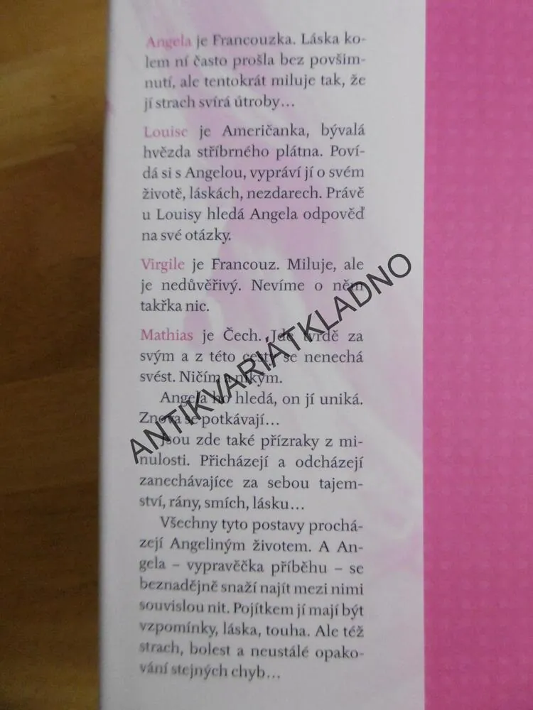 LÍBEJTE MĚ, KATHERINE PANCOLOVÁ, **an