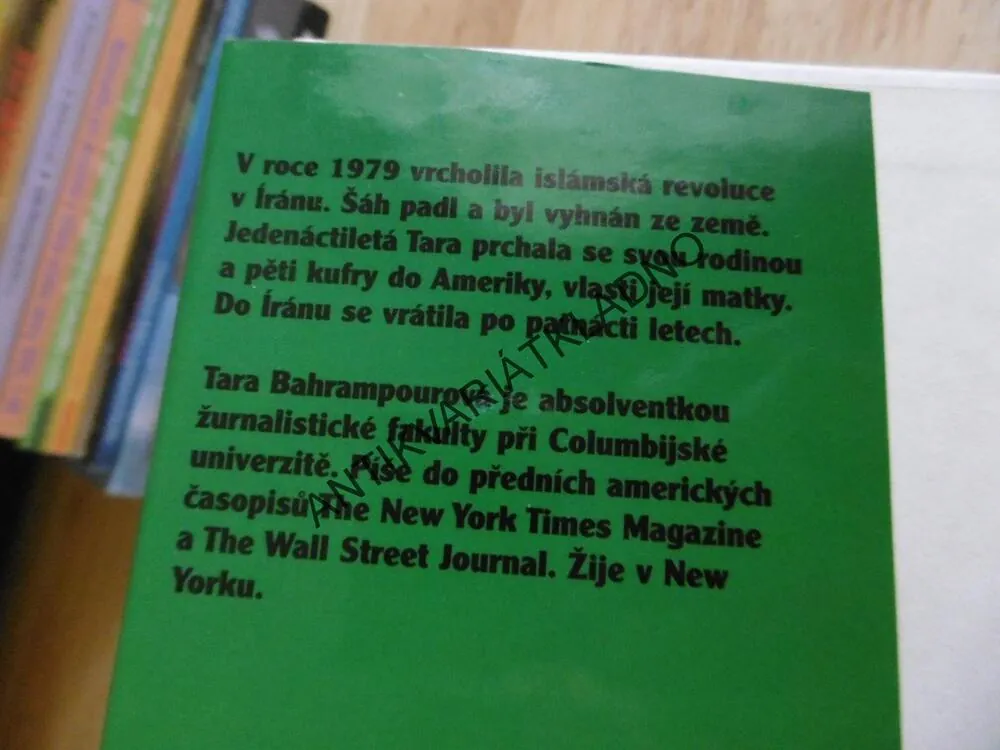ŽENA MEZI DVĚMA SVĚTY, TARA BAHRAMPOUROVÁ, **an