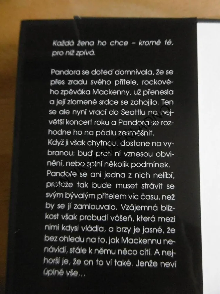 VE VÍRU ROCKU, KATY EVANS, **an