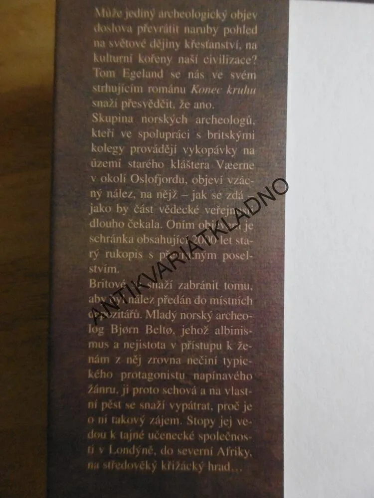 KONEC KRUHU, TOM EGELAND, **an