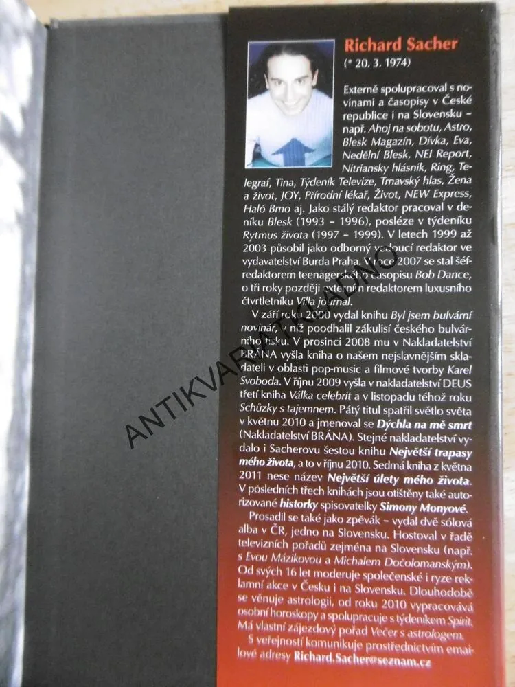 ŽIVOT A SMRT, SIMONA MONYOVÁ, RICHARD SACHER, **an
