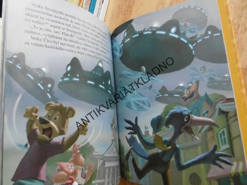 STRAŠPYTLÍK, WALT DISNEY, **an