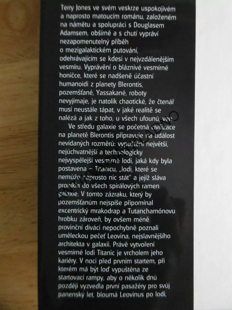 DOUGLAS ADAMS VESMÍRNÁ LOĎ TITANIC, TERRY JONES, **an