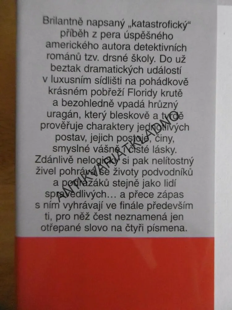 URAGÁN ELLA, JOHN D. MACDONALD, **an