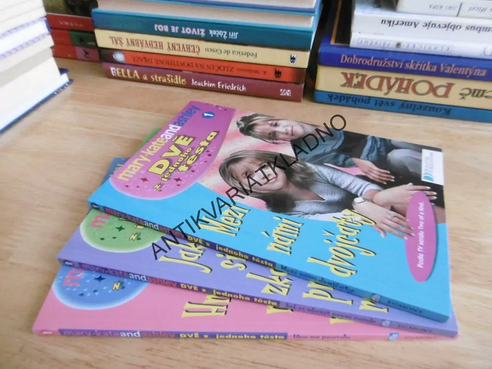 DVĚ Z JEDNOHO TĚSTA 1-3, MARY-KATE A ASHLEY OLSEN, **an