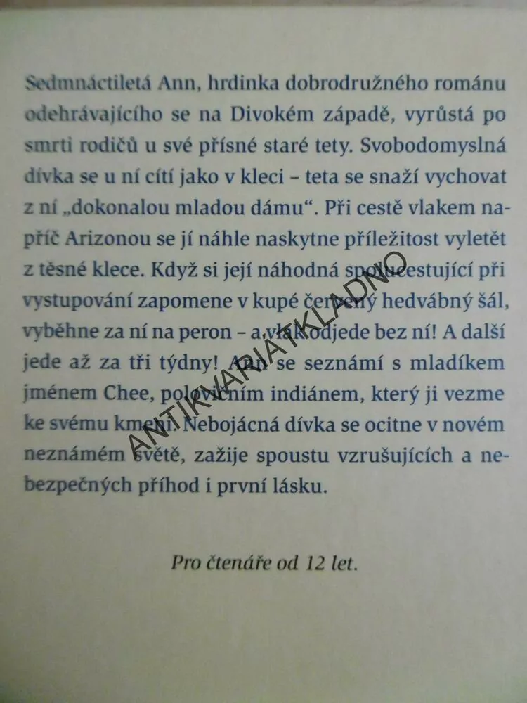 ČERVENÝ HEDVÁBNÝ ŠÁL, FEDERICA DE CESCO, **an