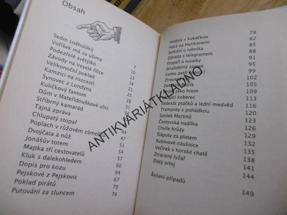 SEDM SNĚHULÁKŮ A JINÉ PŘÍPADY, SVATOPLUK HRNČÍŘ, **an
