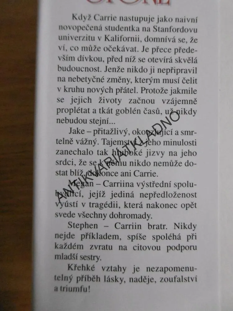 KŘEHKÉ VZTAHY, KATHERINE STONEOVÁ, **an