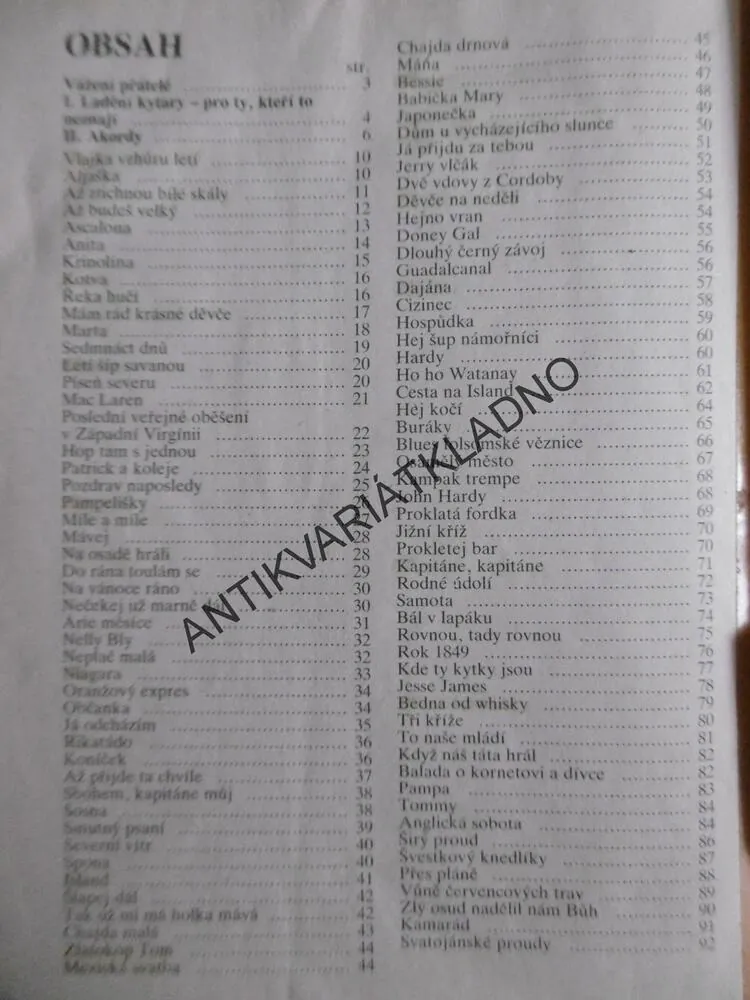 VLAJKA A DALŠÍCH 99 ZNÁMÝCH PÍSNIČEK OD TÁBOROVÝCH OHŇŮ, ZPĚVNÍK, NOTY, TEXTY