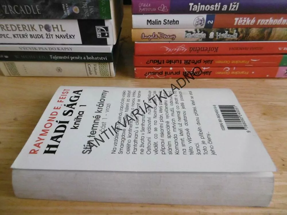 HADÍ SÁGA, STÍN TEMNÉ KRÁLOVNY, VRAZI 1, RAYMOND E. FEIST, **an
