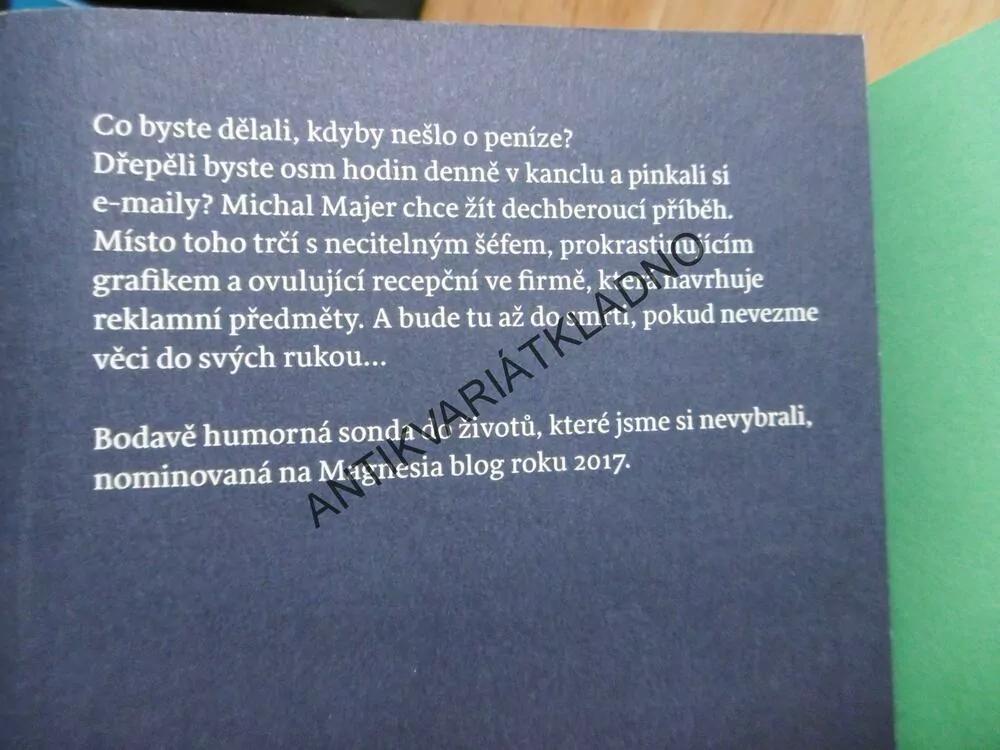 ESKEJP, NA ÚTĚKU Z KANCELÁŘE, JIŘÍ CHARVÁT, **an