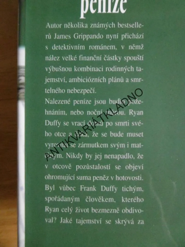 NALEZENÉ PENÍZE, JAMES CRIPPANDO, **an