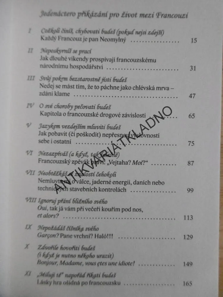 TAK PRAVIL HLEMÝŽĎ, STEPHEN CLARKE, **an