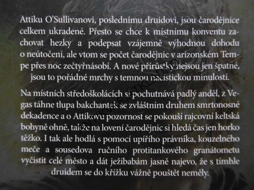 PROKLATÝ, KEVIN HEARNE, **an