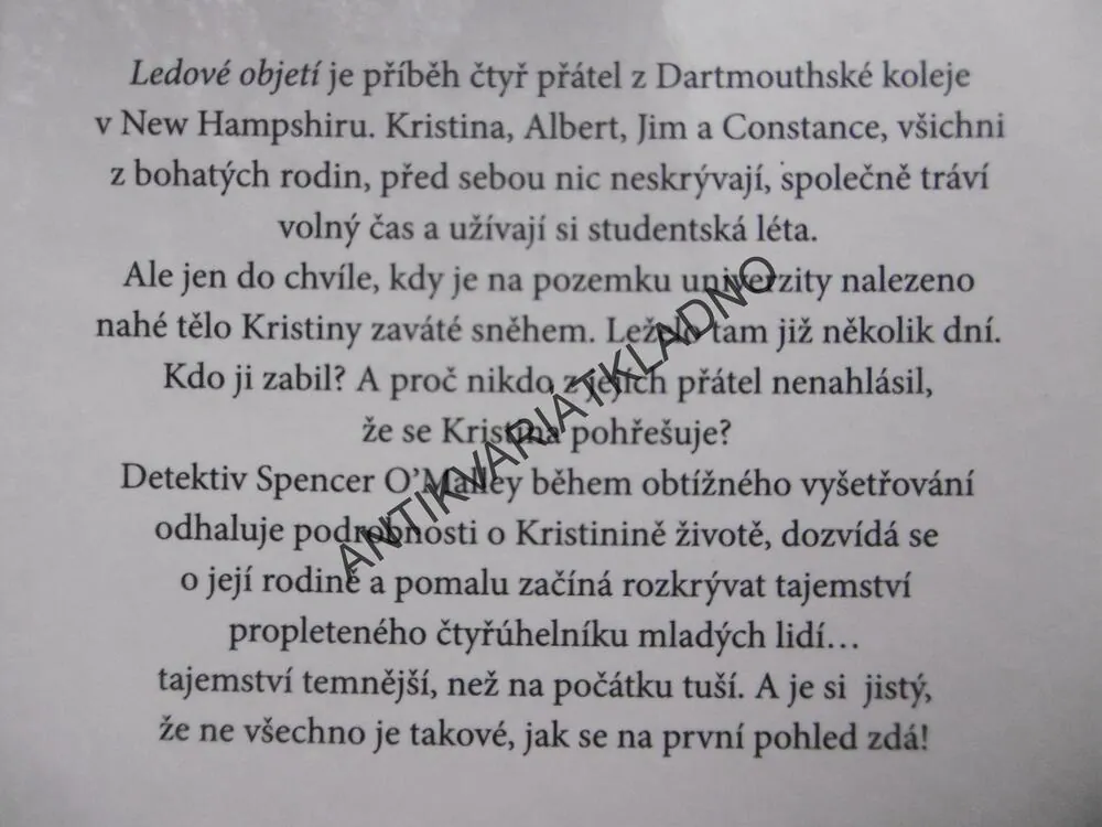 LEDOVÉ OBJETÍ, PAULLINA SIMONSOVÁ, **an