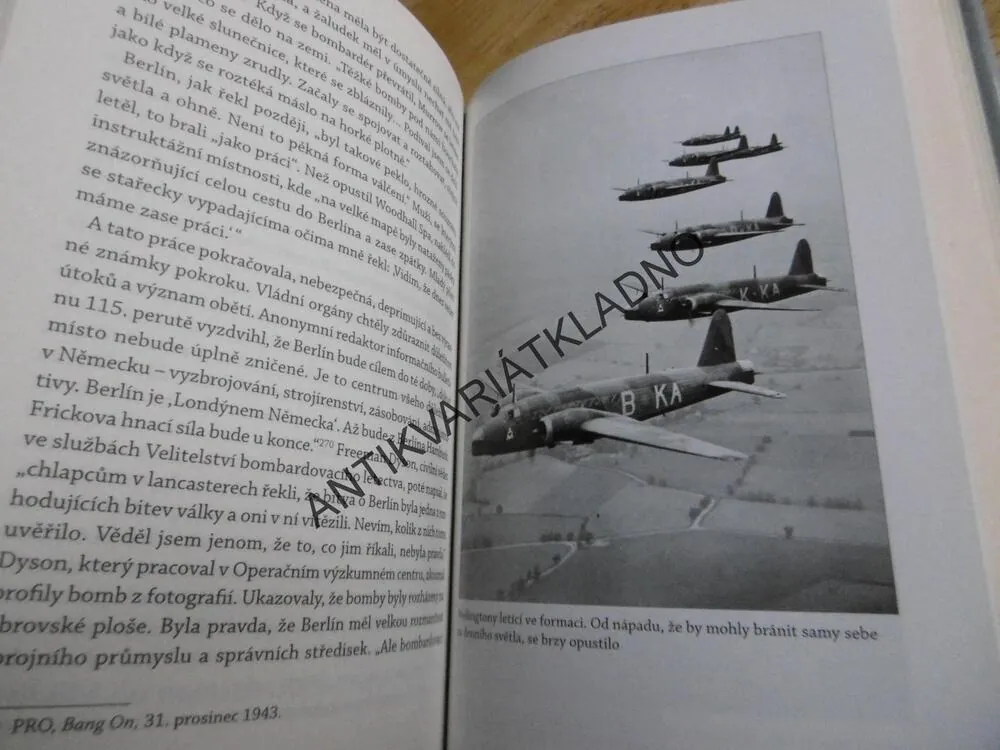MUŽI Z BOMBARDÉRŮ, BISHOP, LETECTVÍ, BRITÁNIE, 1940-45