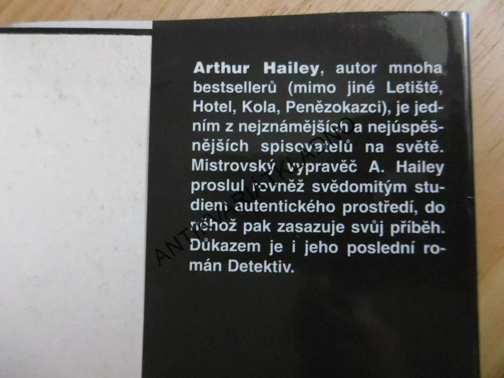 DETEKTIV, ARTHUR HAILEY, *an