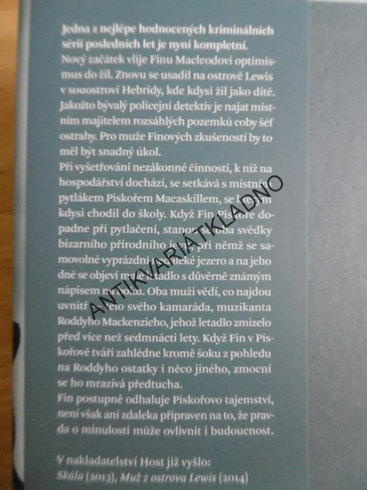 ŠACHOVÉ FIGURKY, PETER MAY,**an
