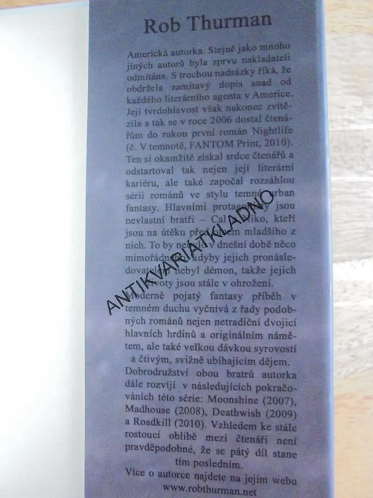 MĚSÍČNÍ SVIT, ROB THURMAN, **an