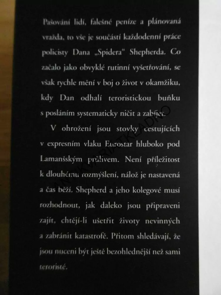 CHLADNOKREVNĚ, STEPHEN LEATHER, **an