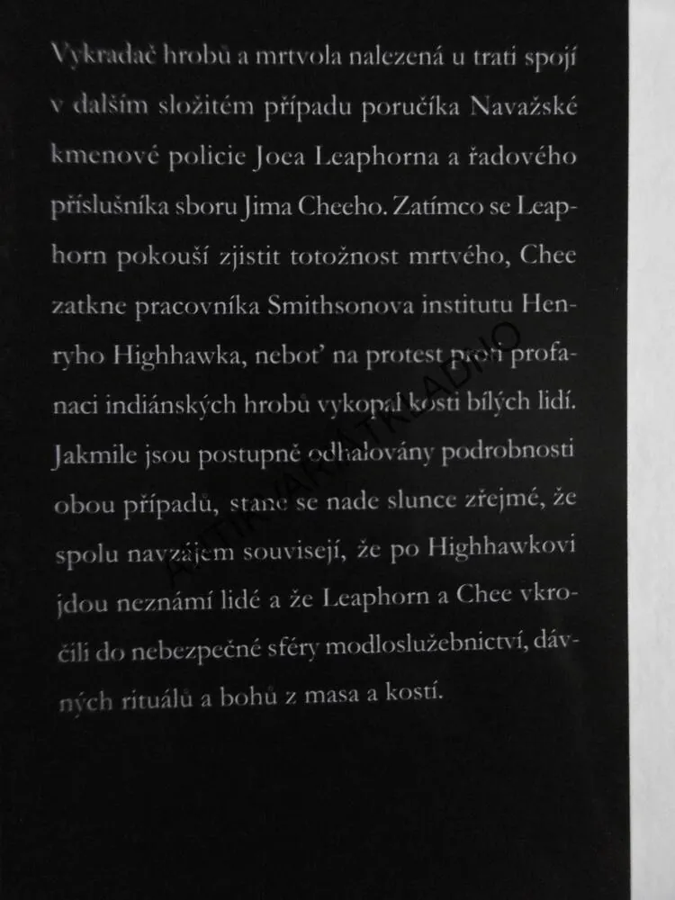 MLUVÍCÍ BŮH, TONY HILLERMAN, **an