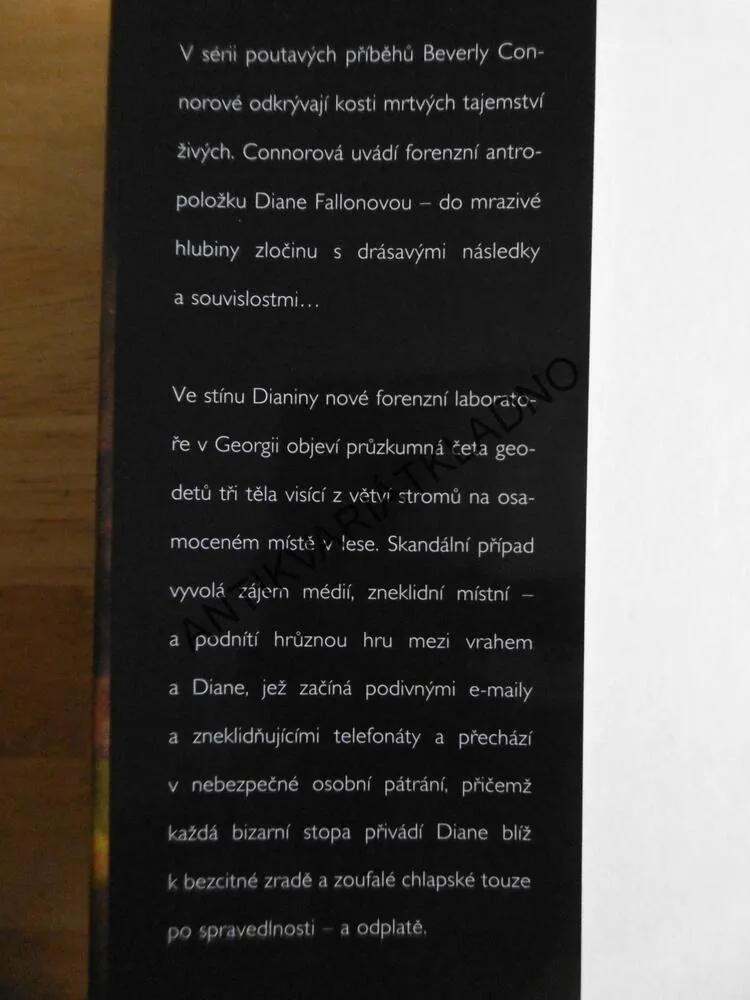 TAJEMSTVÍ OBĚŠENCŮ, BEVERLY CONNOROVÁ, **an