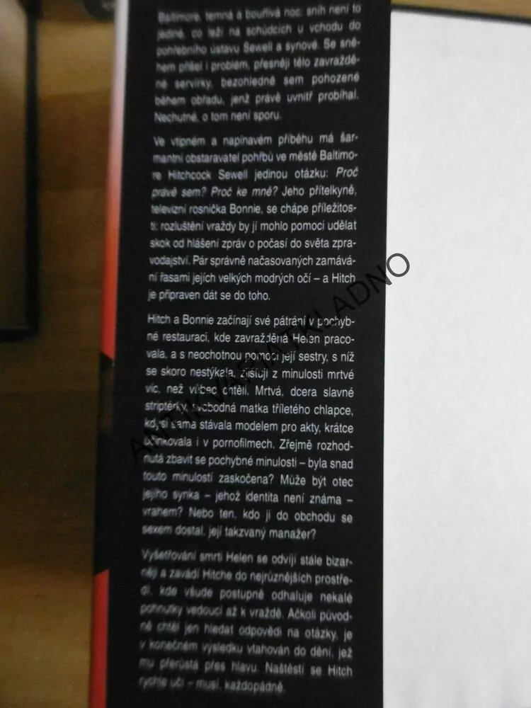 ČERVENÝ POHŘEBÁK, TIM COCKEY, **an