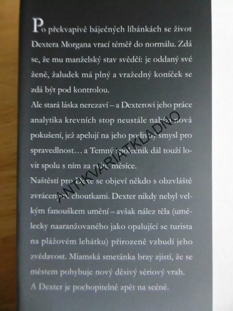 DEXTER V HLAVNÍ ROLI, JEFF LINDSAY, **an