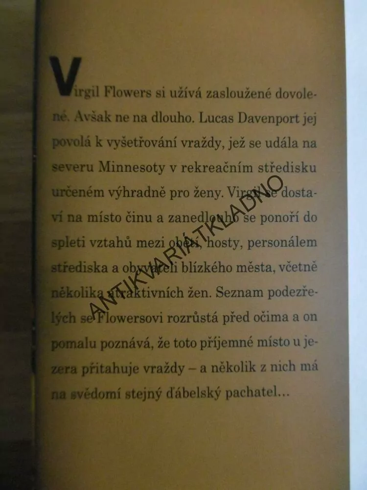DRSNÁ ZEMĚ, JOHN SANDFORD, **an