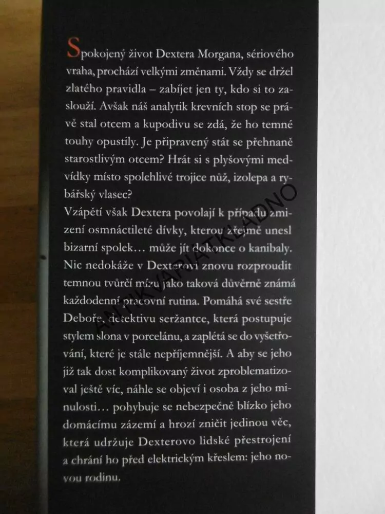 DELIKÁTNÍ DEXTER, JEFF LINDSAY, **an