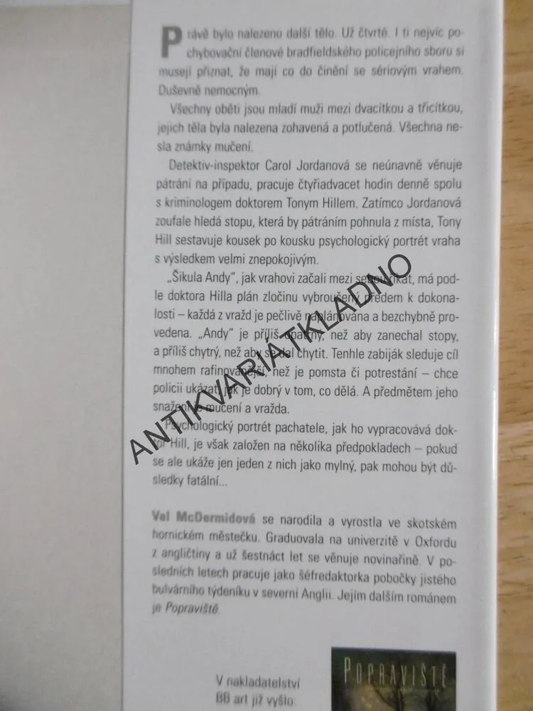 ZPĚV SIRÉNY, VAL MCDERMIDOVÁ, **an