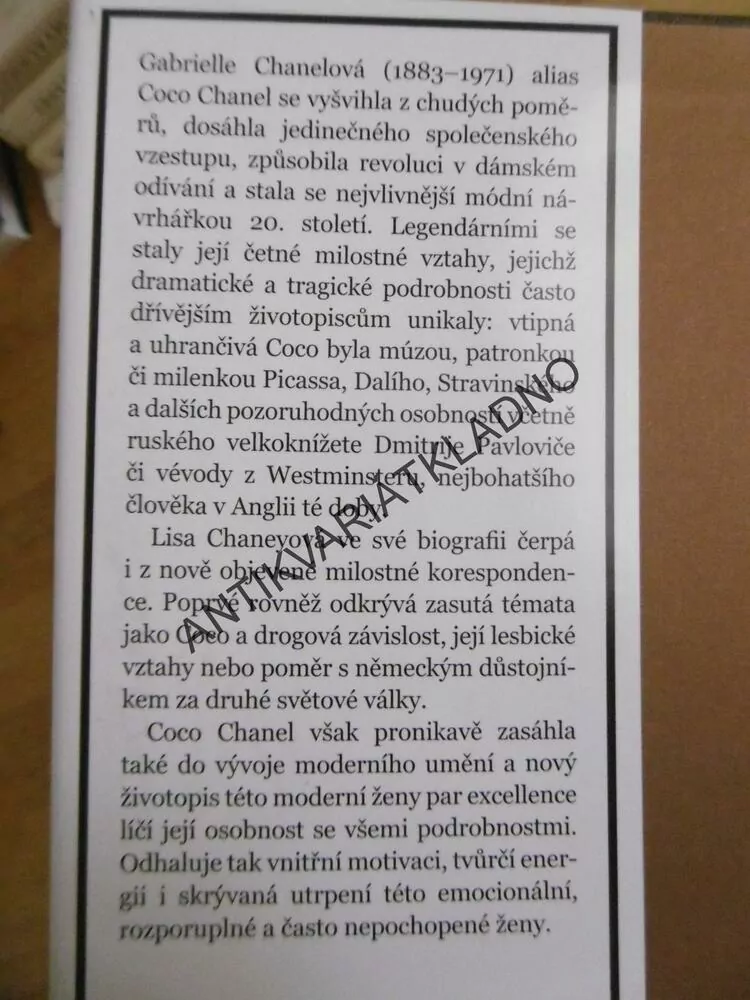 COCO CHANEL, POHLED ZBLÍZKA, LISA CHANEYOVÁ, **an