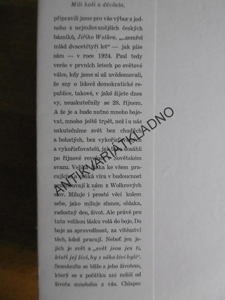 SLUNCE JE VELIKÝ BÁSNÍK, JIŘÍ WOLKER, **an