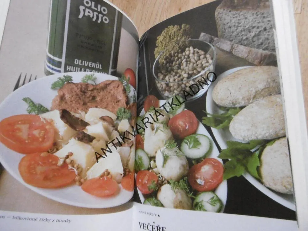 VEGETARIÁNSKÁ KUCHAŘKA PRO DOSPĚLÉ, D.ČERVENÝ, **an