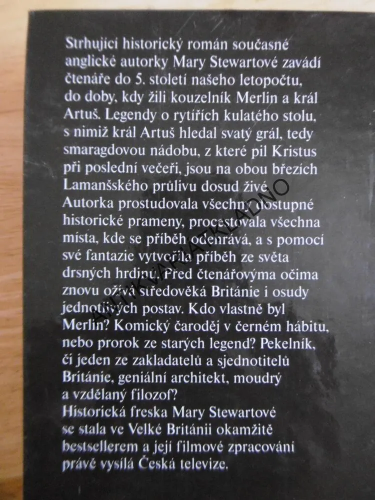 KOUZELNÍK MERLIN, MARY STEWARTOVÁ, **an