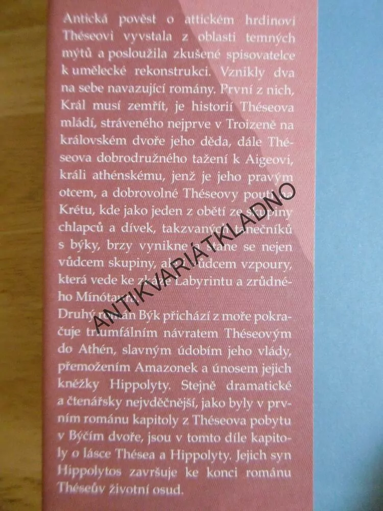 BÝK PŘICHÁZÍ Z MOŘE, MARY RENAULTOVÁ, **an