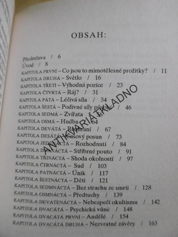 NA PRAHU ONOHO SVĚTA, PETER A MARY HARRISONOVI, **an