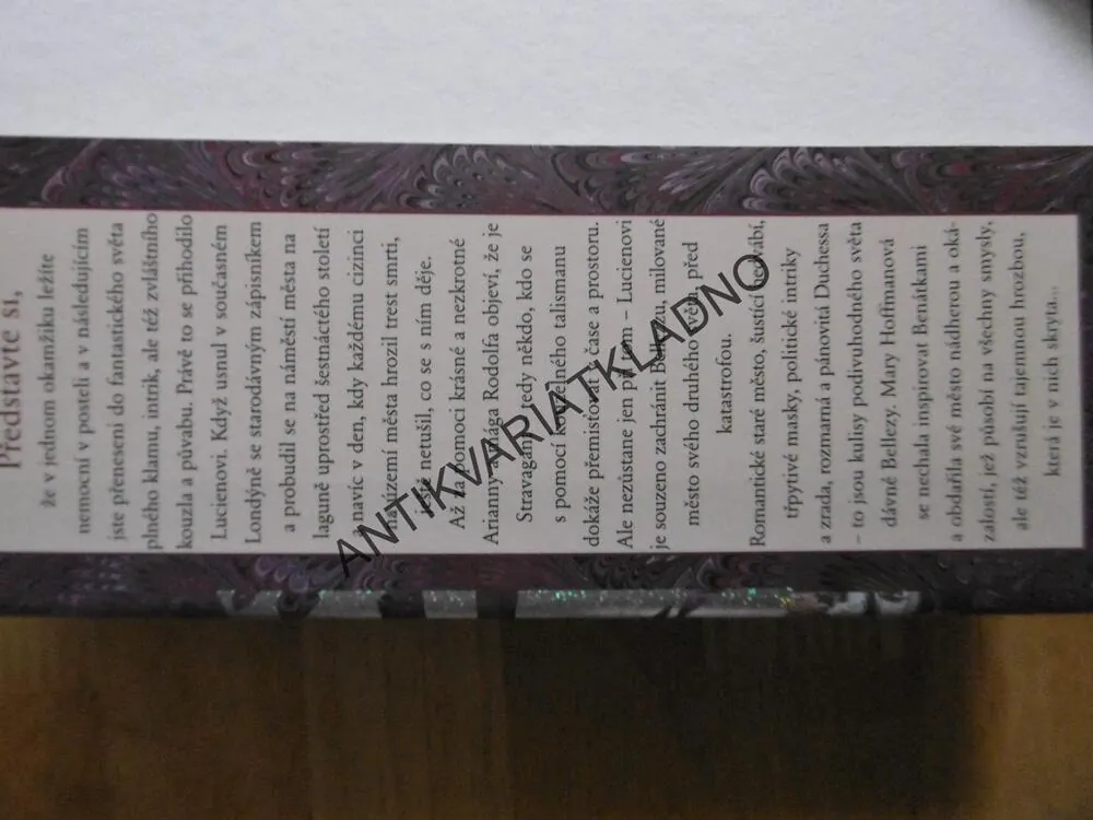 STRAVAGANZA, MĚSTO MASEK, MARY HOFFMANOVÁ, **an