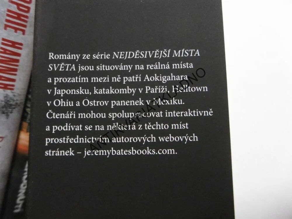 KATAKOMBY PAŘÍŽ, JEREMY BATES, **an