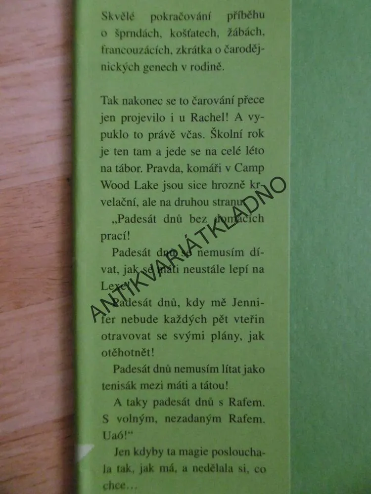 KOUZLA A SPACÁKY, SARAH MLYNOWSKA, **an