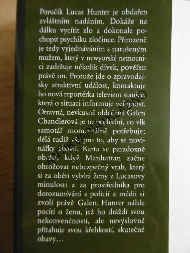 KONEČNĚ DOMA, KATHERINE STONEOVÁ, **an