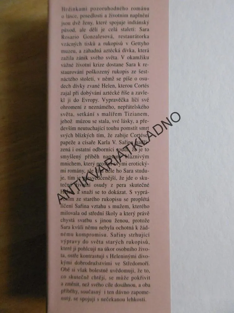 ZAPOMENUTÝ PŘÍBĚH, YXTA MAYA MURRAYOVÁ, **an