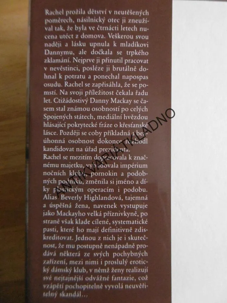 NESPOUTANÉ SNY, KATHRYN HARVEYOVÁ, **an