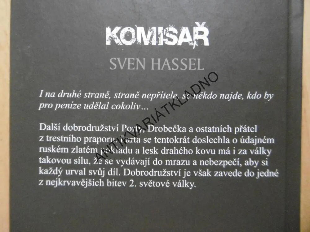 KOMISAŘ, SVEN HASSEL, **an