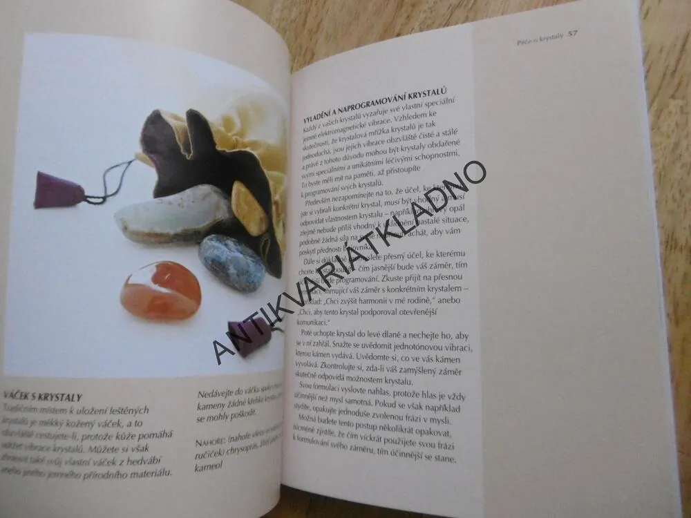 TAJEMSTVÍ KRYSTALŮ, PRAKTICKÝ OBRAZOVÝ PRŮVODCE, MINERALOGIE