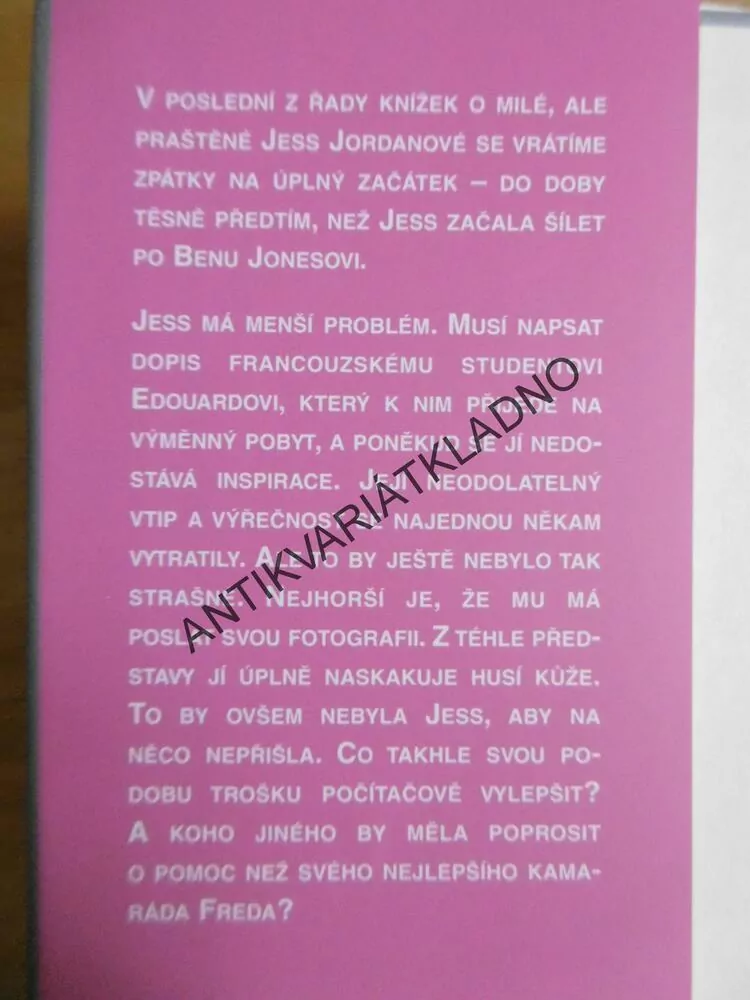 DÍVKA, 15, FLIRTOVÁNÍ PO FRANCOUZSKU, SUE LIMB,