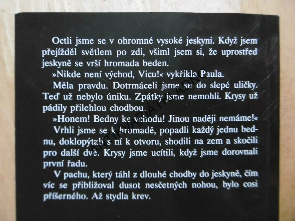 CHYTRÉMU NAPOVĚZ, JAMES HADLEY CHASE, **an