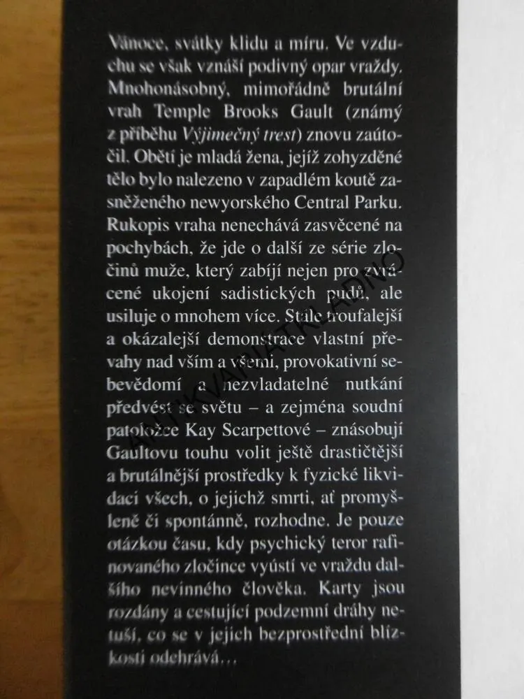MRTVÁ BEZE JMÉNA, PATRICIA CORNWELLOVÁ, **an