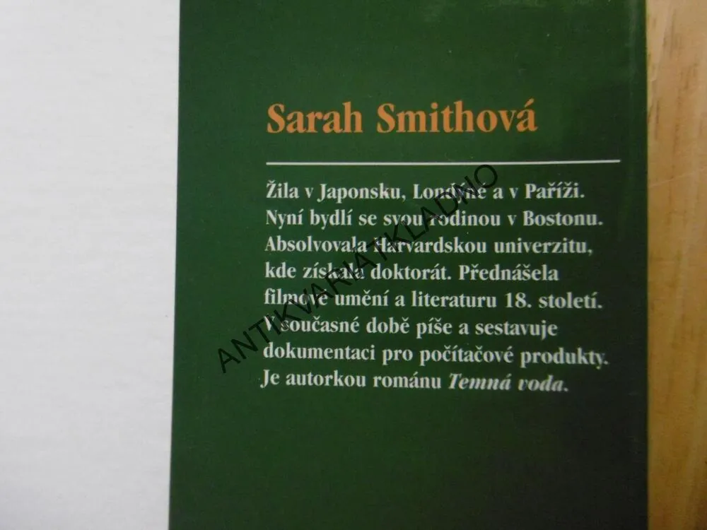 ZÁHADNÉ DĚDICTVÍ, SARAH SMITHOVÁ, **an