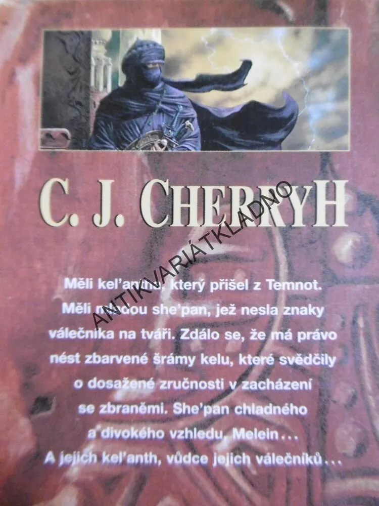 STÁRNOUCÍ SLUNCE KUTATH, C. J. CHERRYH, **an